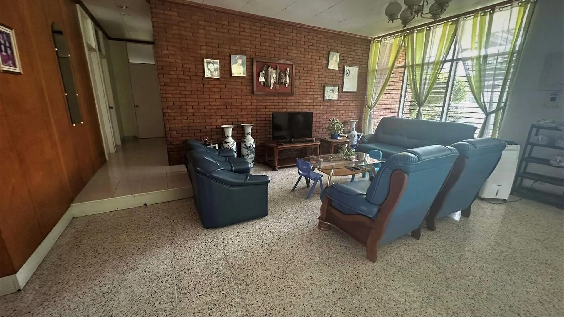Davao City Spacious House With Wide Parking Area And Lawn At Damosa Lanang בית נופש